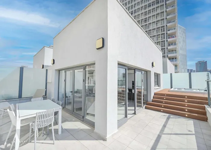 Modern 3 Bedroom Penthouse With Jacuzzi In Rothschild Blvd By Holyguest