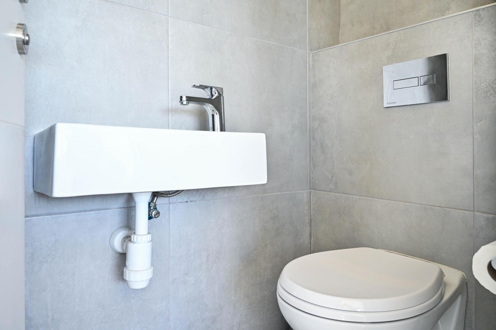 Modern 3 Bedroom Penthouse With Jacuzzi In Rothschild Blvd By Holyguest Apartment