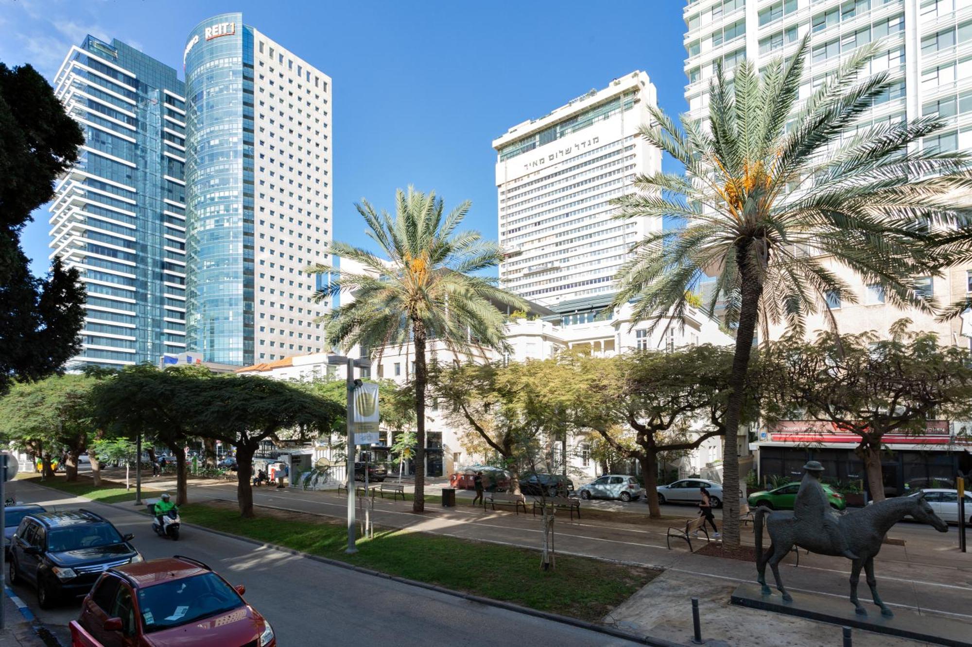 Modern 3 Bedroom Penthouse With Jacuzzi In Rothschild Blvd By Holyguest Apartment