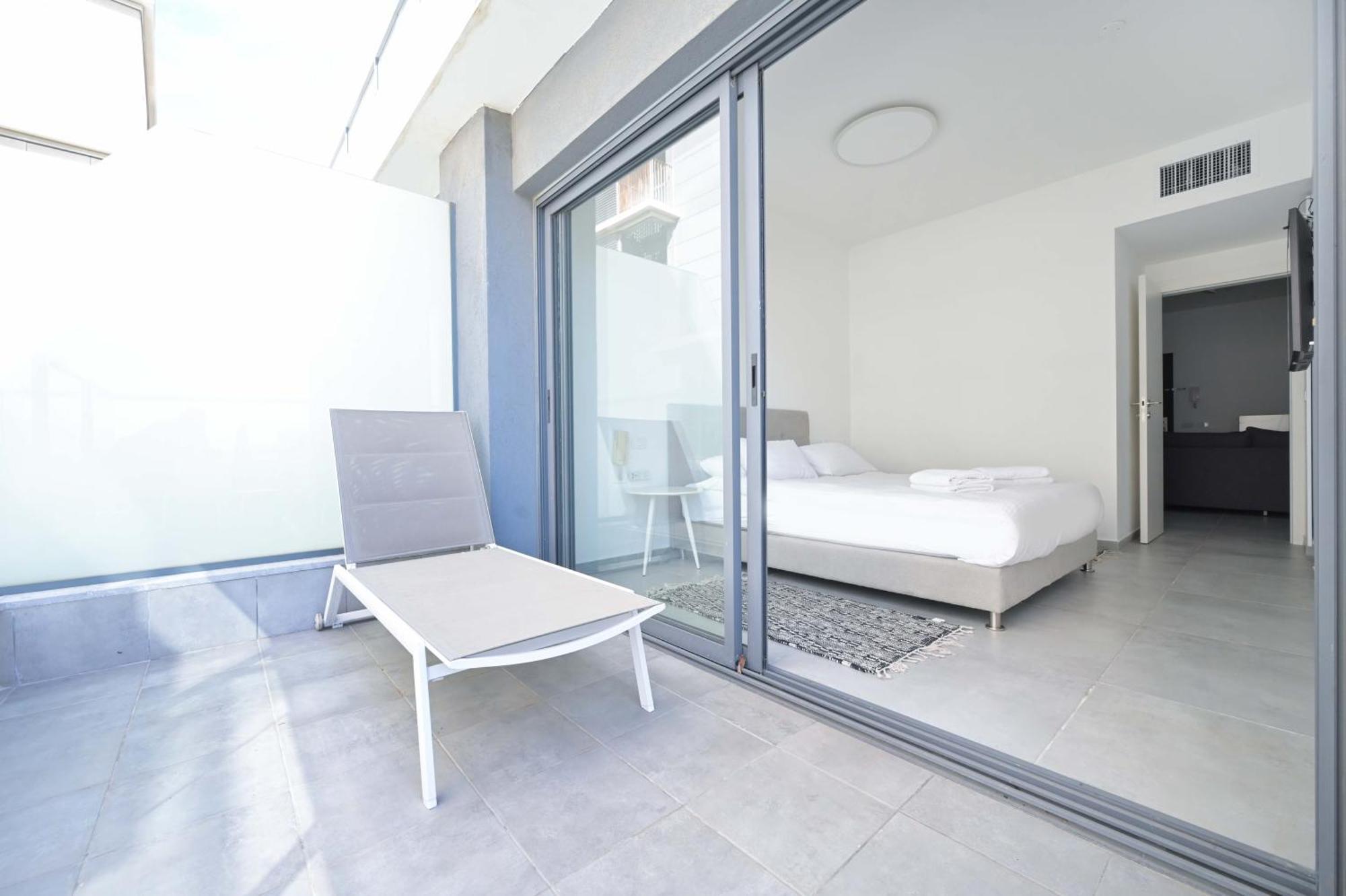 Apartment Modern 3 Bedroom Penthouse With Jacuzzi In Rothschild Blvd By Holyguest Tel Aviv